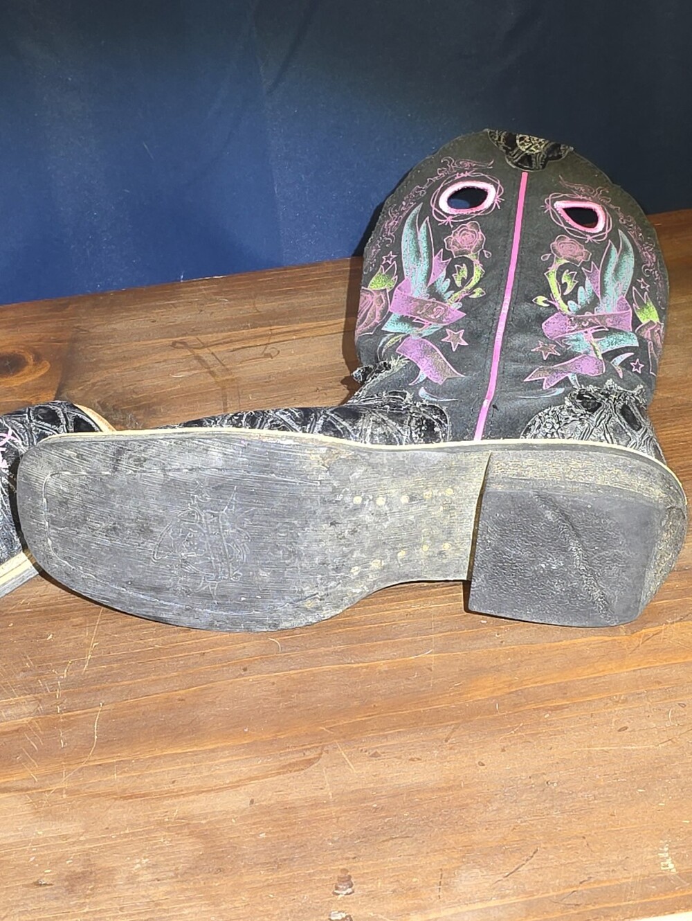 Women's Ariat Black & Pink Embroidered Western Boots, SIZE 7 1/2 B - Picture 4 of 11